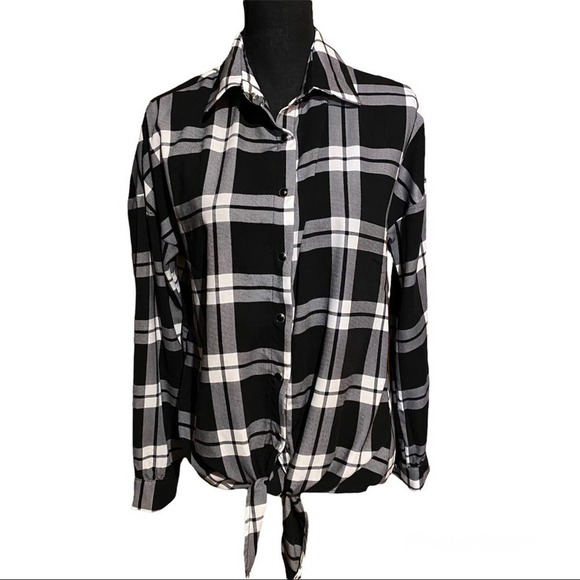 Ariella Tops - Ariella Black and White Plaid Snap Front Tie Top Women's M Medium